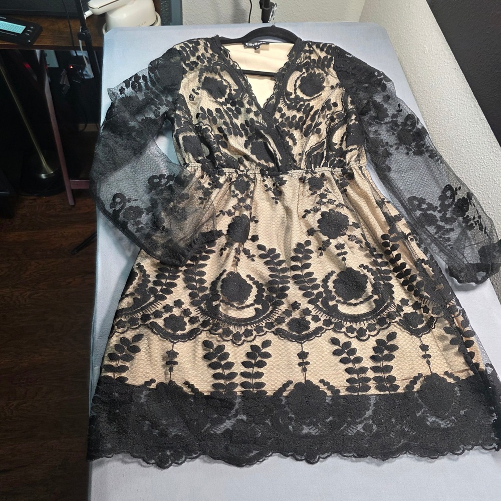 EillyBazar Black Floral Lace Mini Dress Nude Lining V-Neck Sheer Sleeve Medium